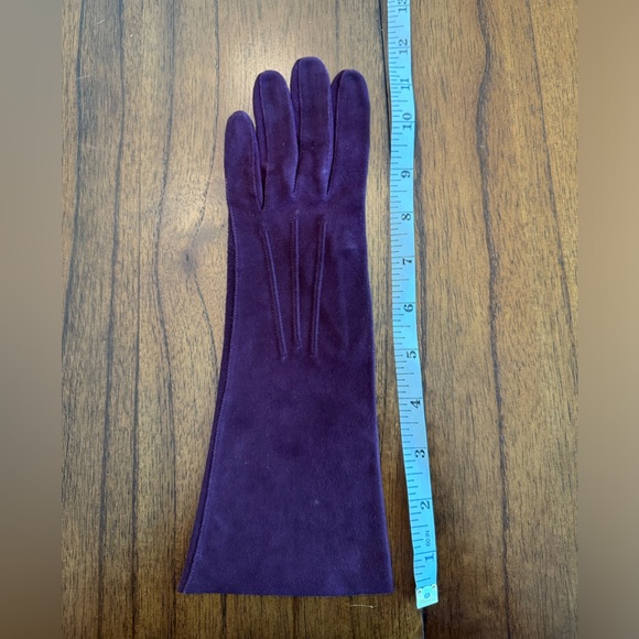 Vintage Suede Gloves - Picture 3 of 7
